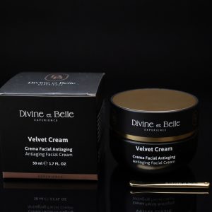 Montaje Velvet estuche caja fondo negro